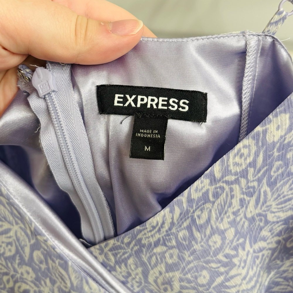 Express Women’s Purple/White Floral Patterned Wrap Dress - Picture 7 of 8